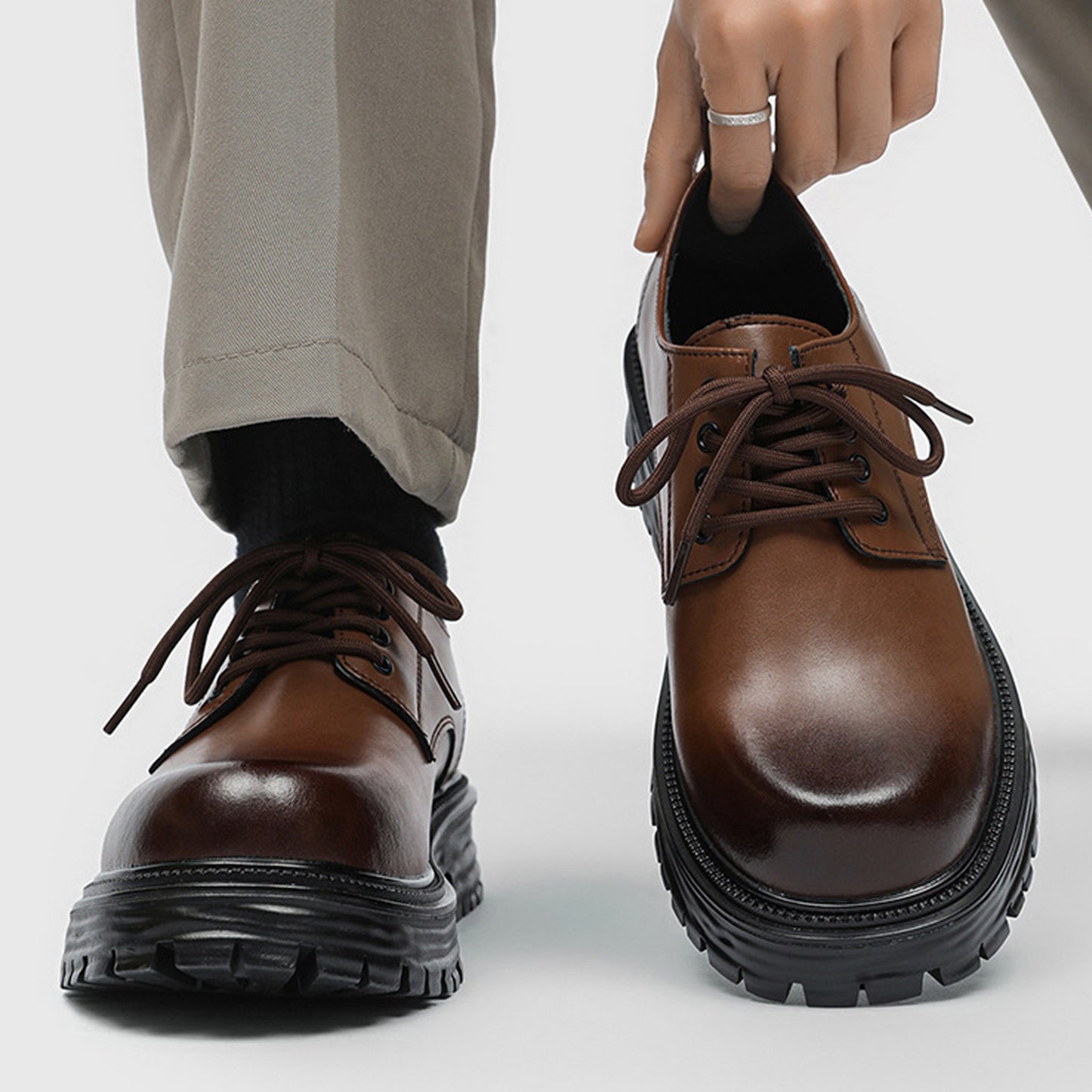 Men's Derby Shoes Heritage-Inspired Lace-Up with Rounded Toe & Bold Sole