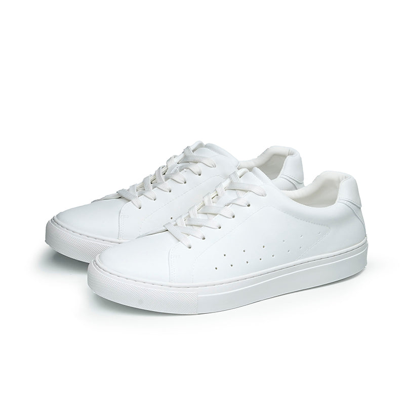 Classic Men's White Sneakers: Streamlined Comfort & Maintenance-Free Sophistication