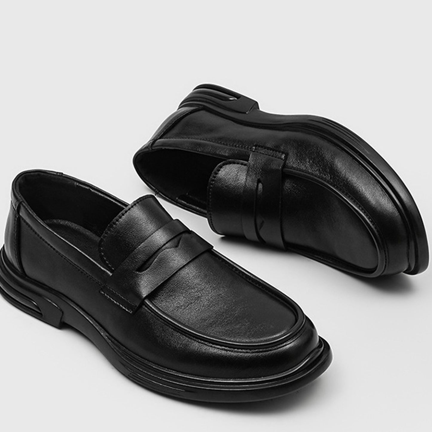 Men's Loafer Shoes Elegant Slip-On with a Clean Seam and Structured Sole