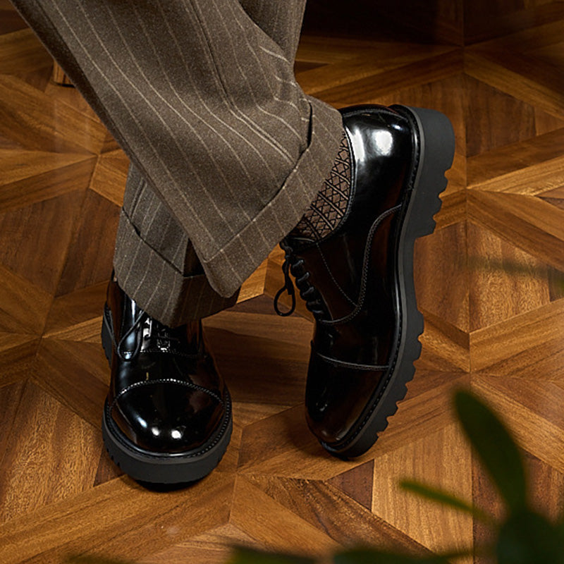 Refined Men's Oxford Shoes: Mirror Shine & Structured Toe Design