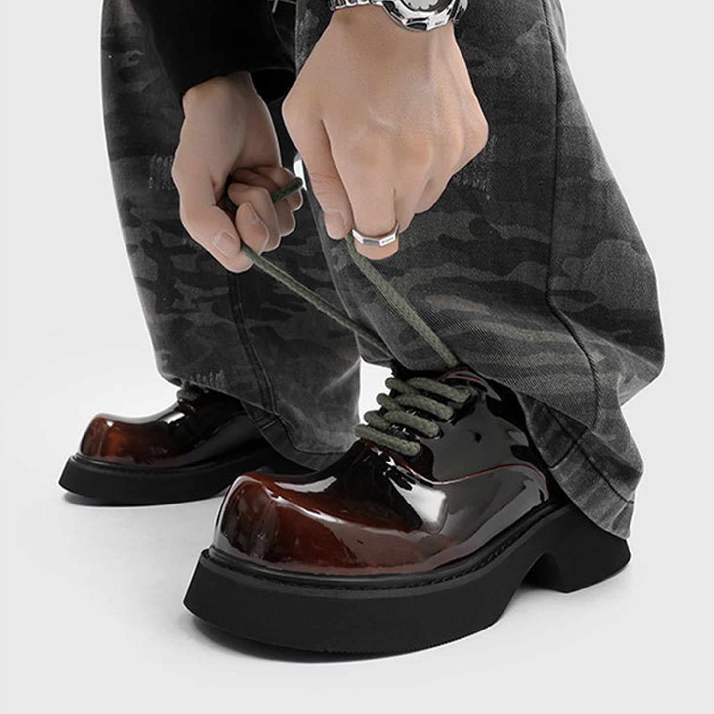 Men's Derby Shoes Chunky-Soled Lace-Up with High-Gloss Finish