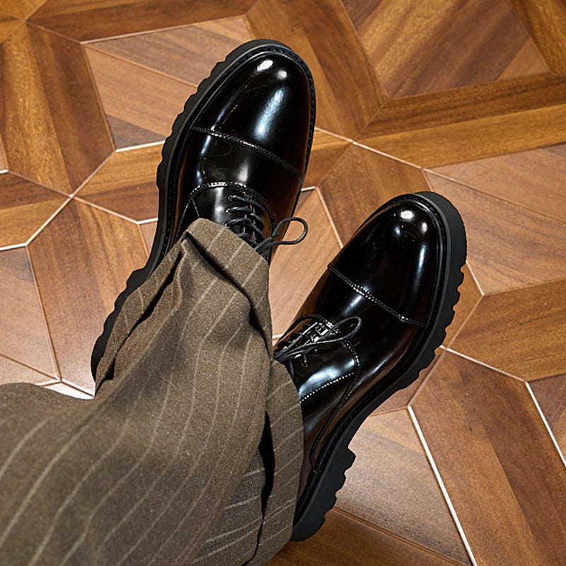 Refined Men's Oxford Shoes: Mirror Shine & Structured Toe Design