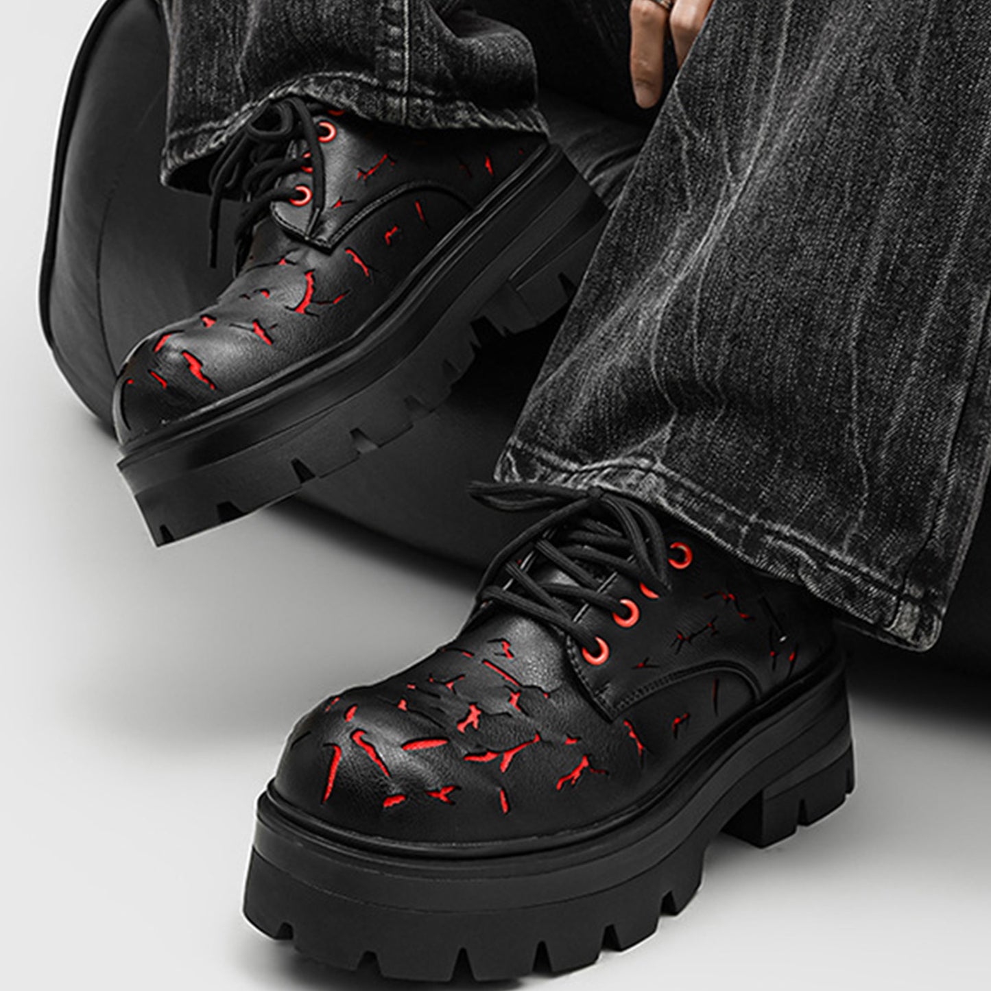 Men's Derbys Shoes: Artistic Cut-Out Pattern & Rugged Sole