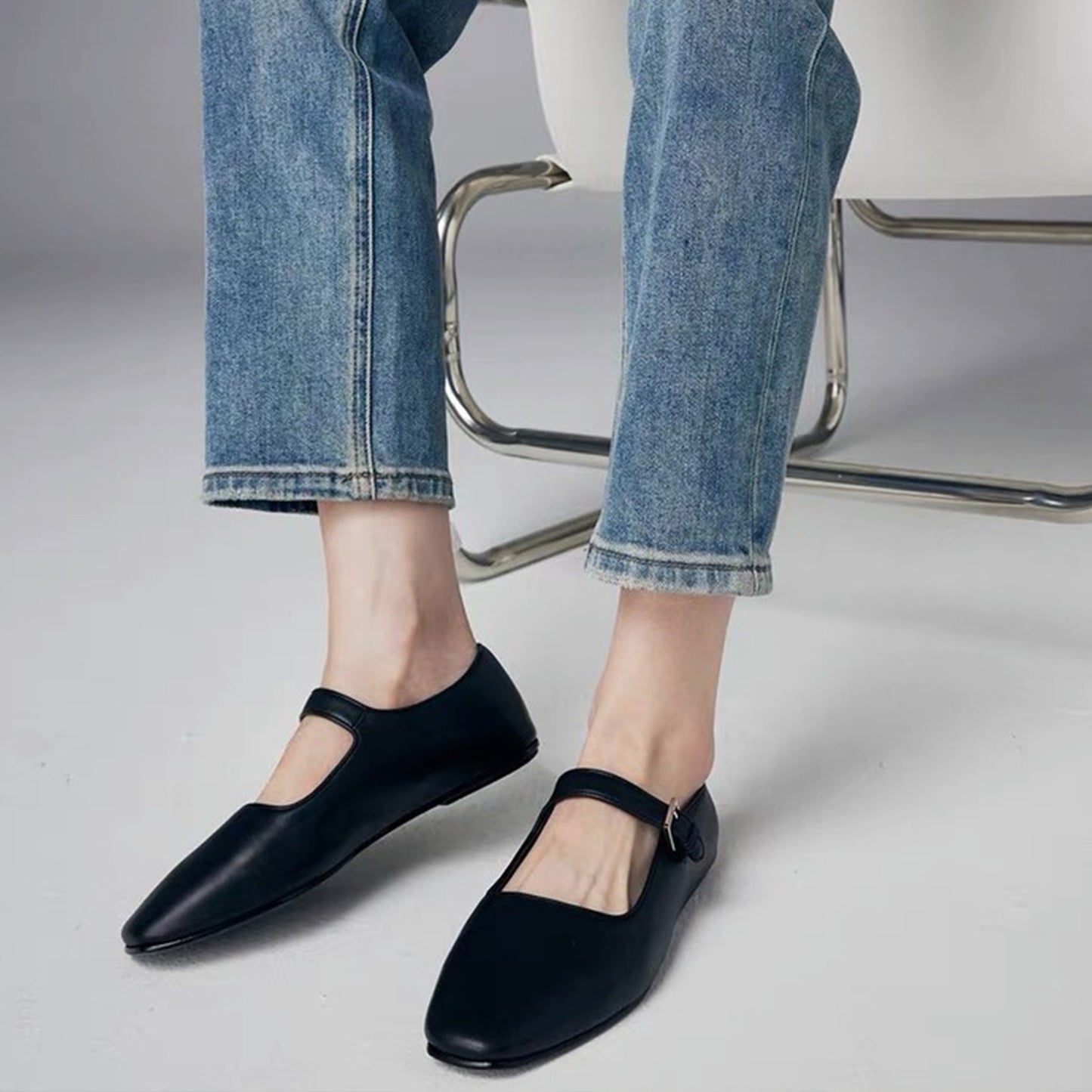 Classic Women's Mary Jane Flats with Polished Metal Buckle and Rounded Toe