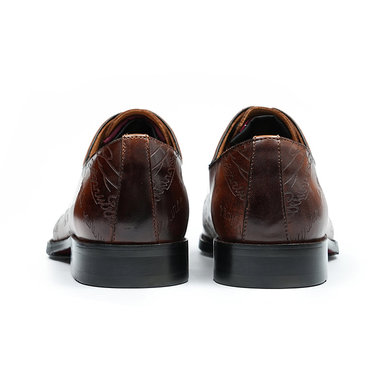 Men's Oxford Shoes - Diamond-Patterned Toe & Script Detailing