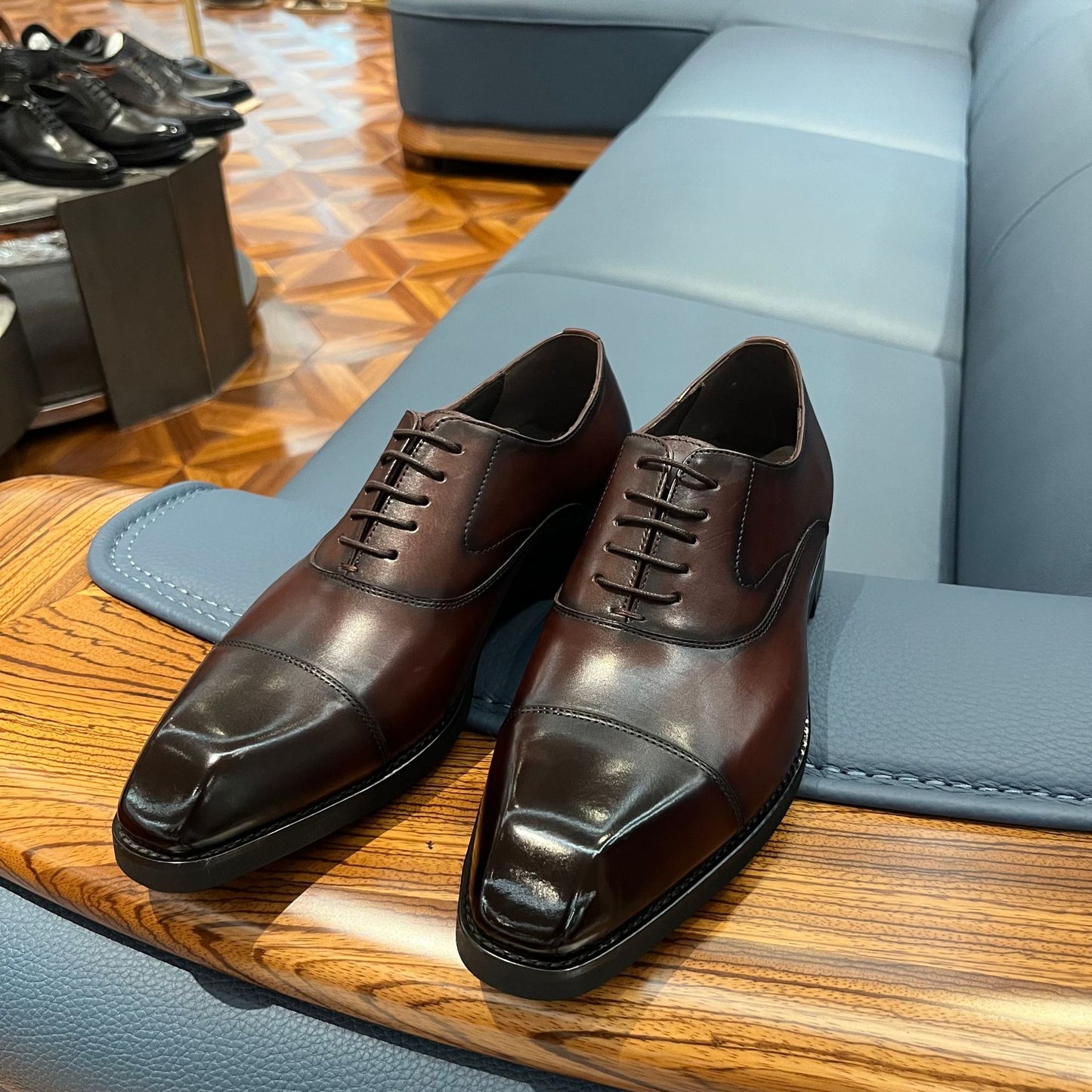 Architectural Square-Toe Men's Oxford: Modern Sophistication & Timeless Structure
