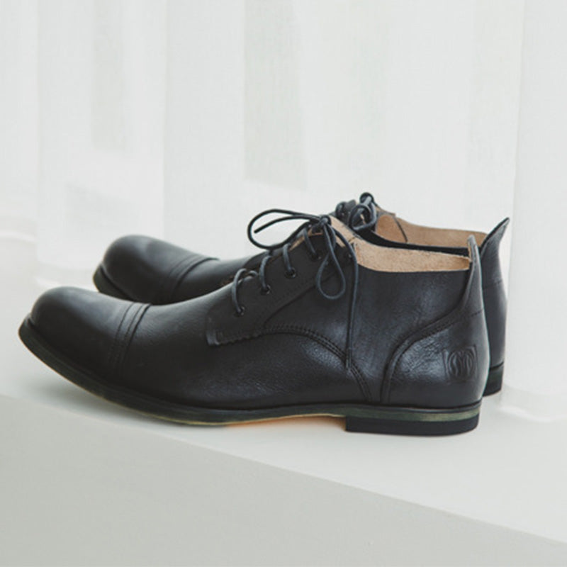 Heritage-Inspired Derby Shoes: Aged Patina & Timeless Three-Eyelet Design