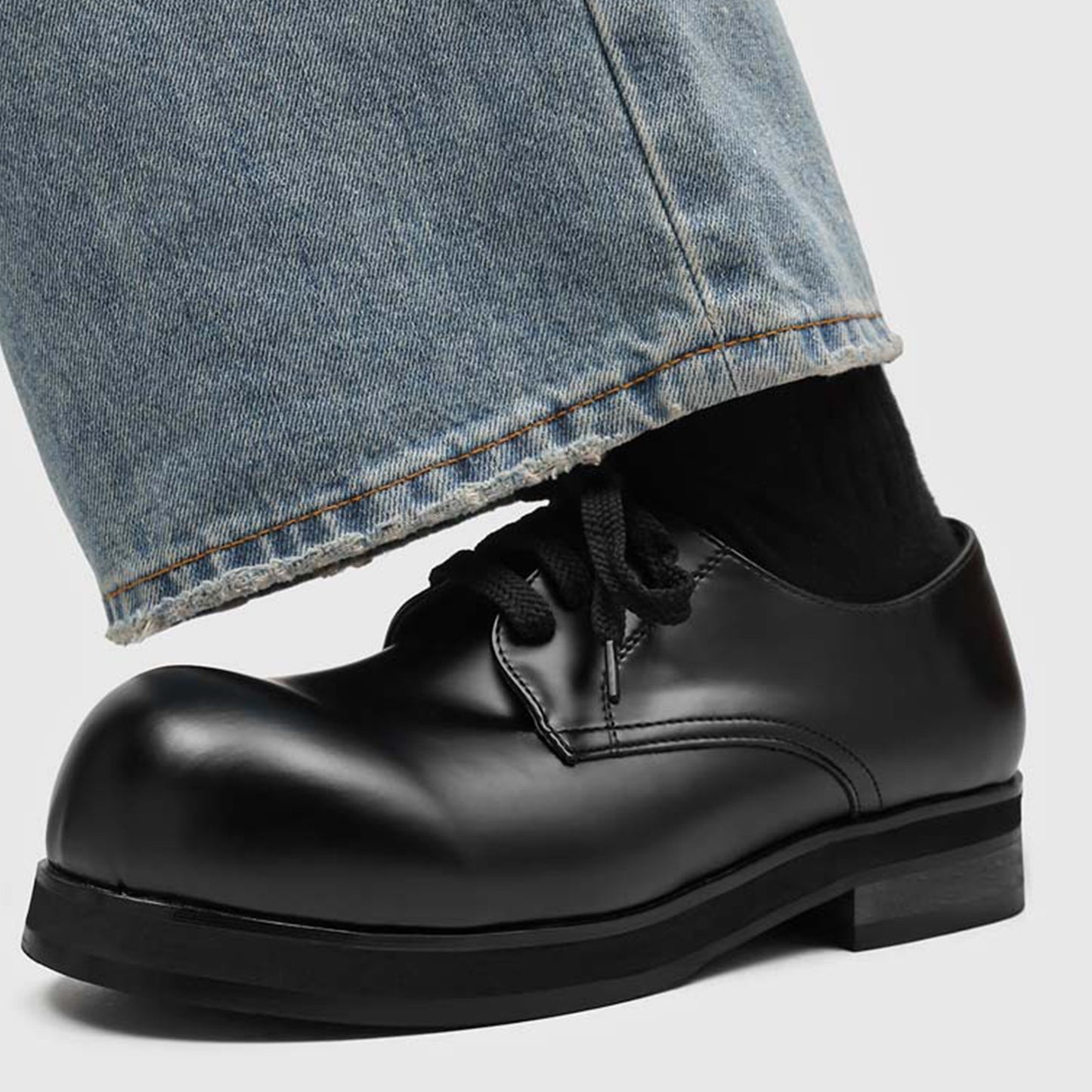 Men's Derby Shoes with a Distinct Rounded Toe & Glossy Finish