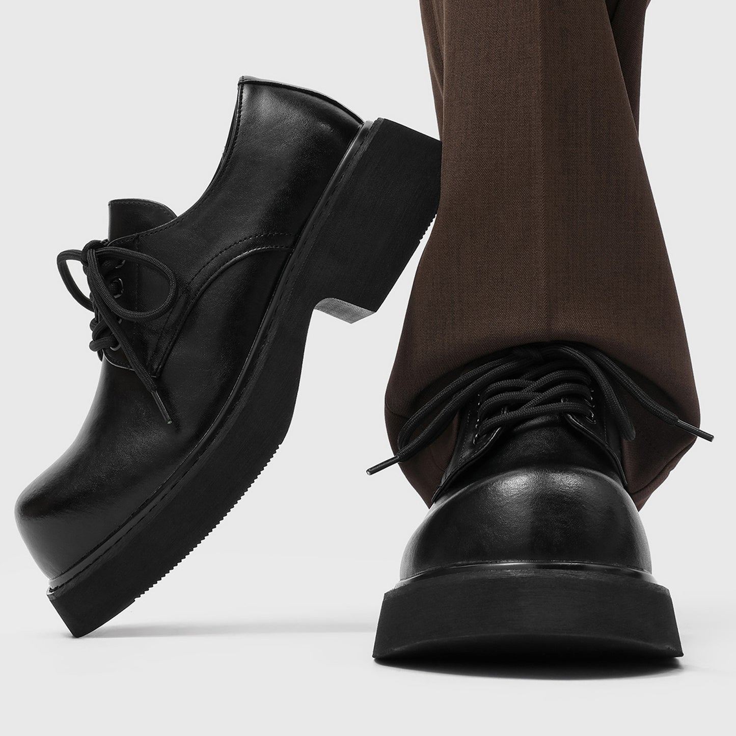 Men's Derby Bold Round-Toe with a Substantial Chunky Sole