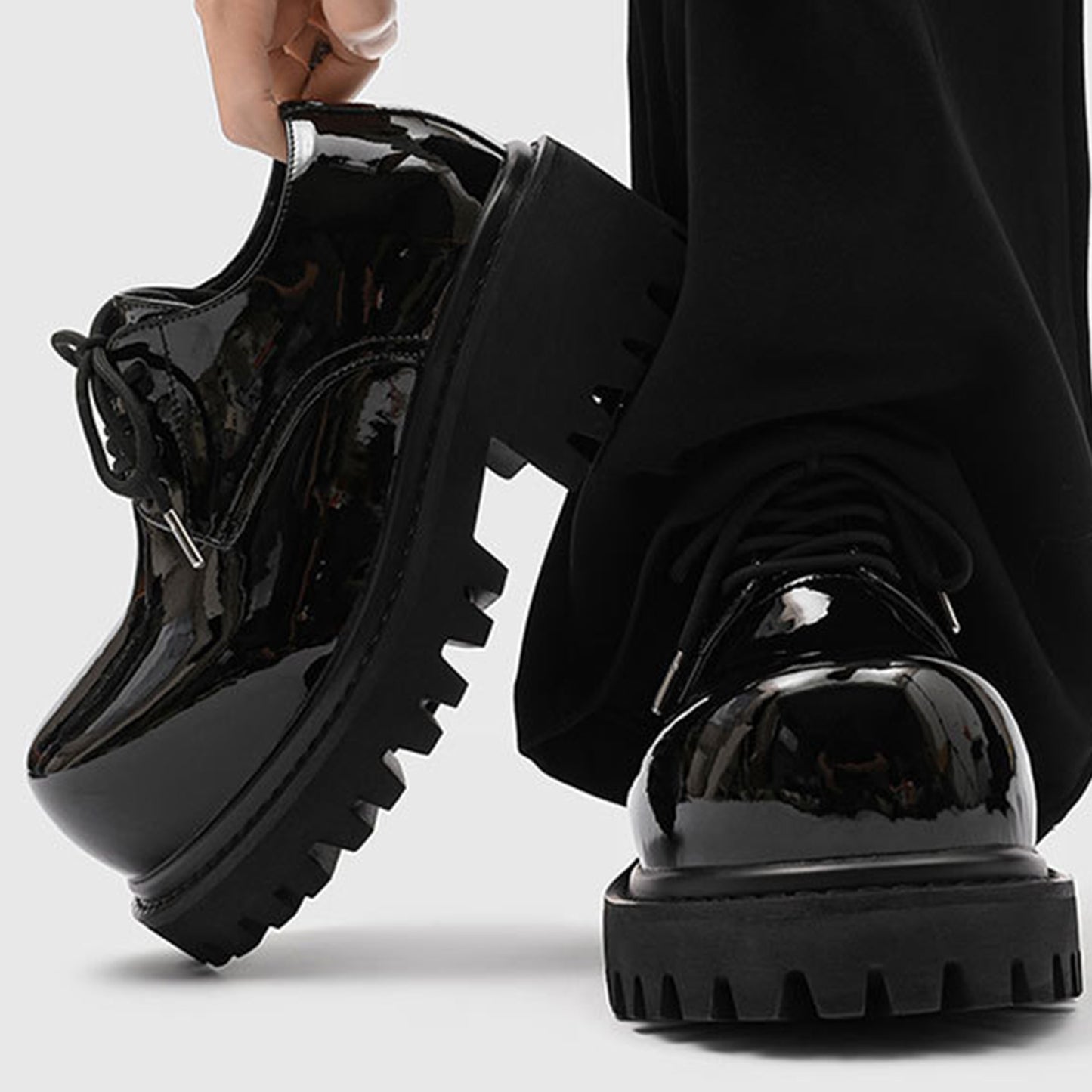 Men's Derby Shoes: Gloss Lace-Up with a Bold & Sculpted Sole