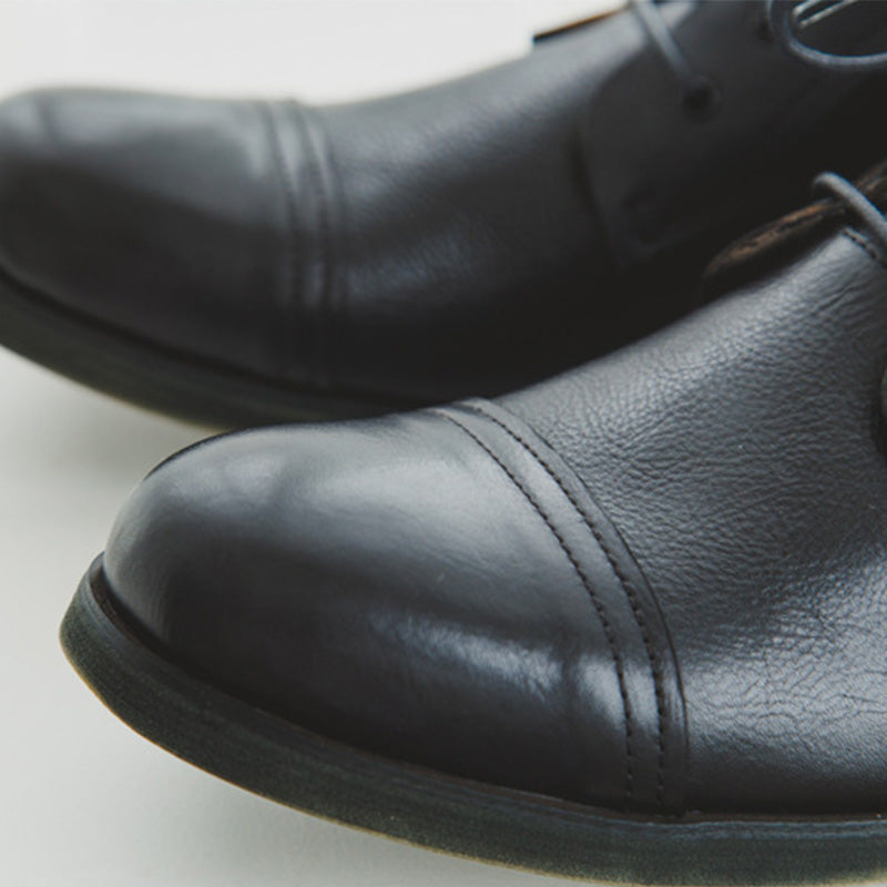 Heritage-Inspired Derby Shoes: Aged Patina & Timeless Three-Eyelet Design
