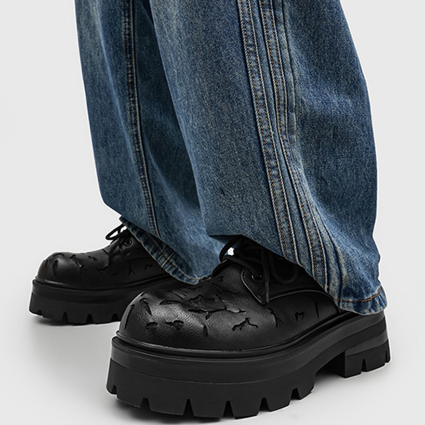 Men's Derbys Shoes: Artistic Cut-Out Pattern & Rugged Sole