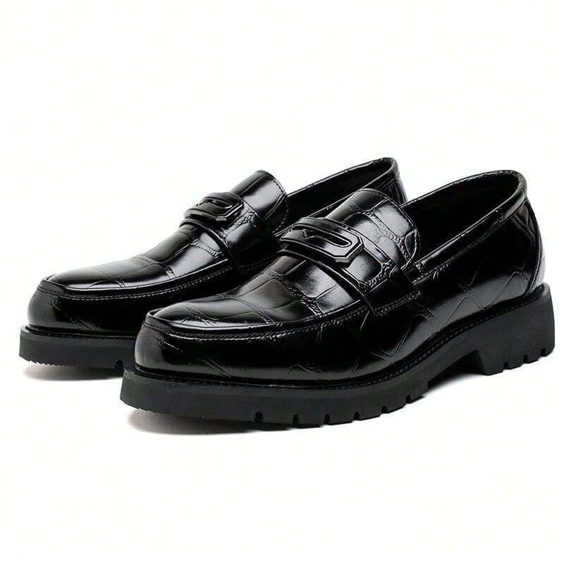 Men's Loafer Textured Design: Sculptural Buckle & Substantial Sole