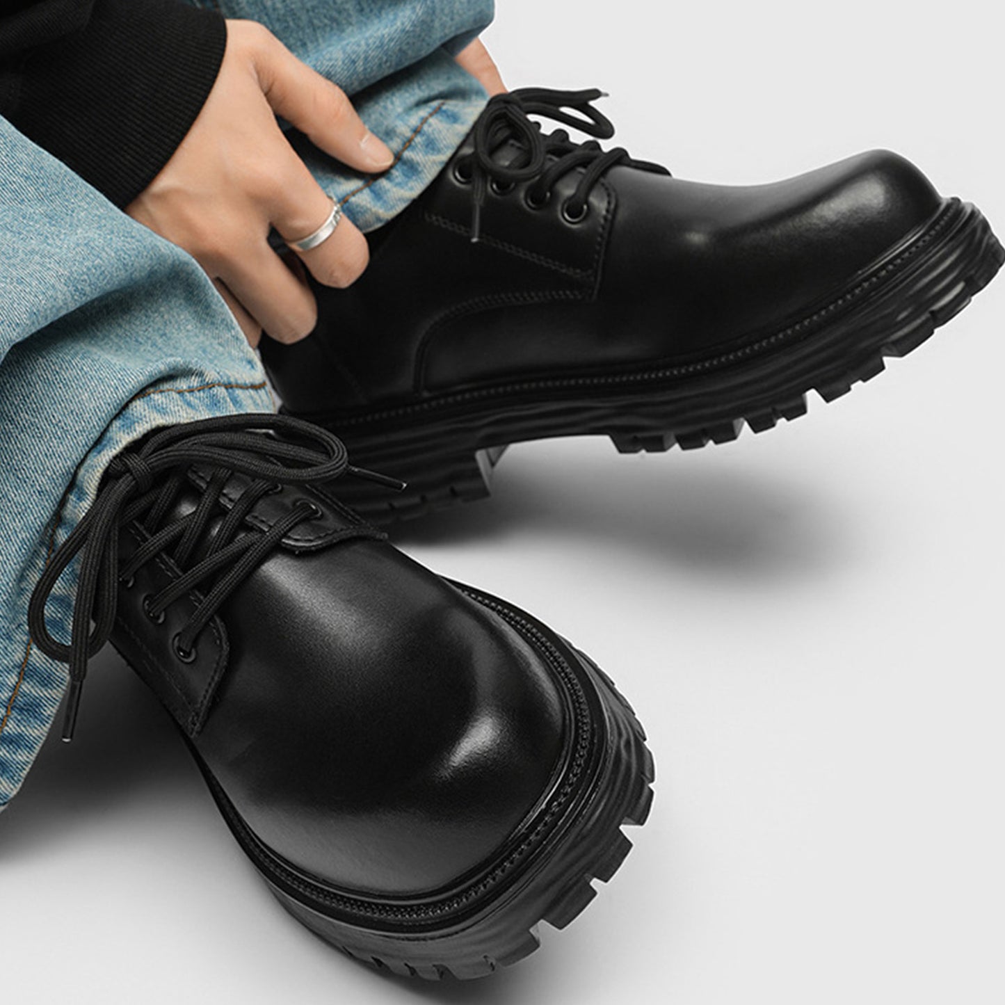 Men's Derby Shoes Heritage-Inspired Lace-Up with Rounded Toe & Bold Sole