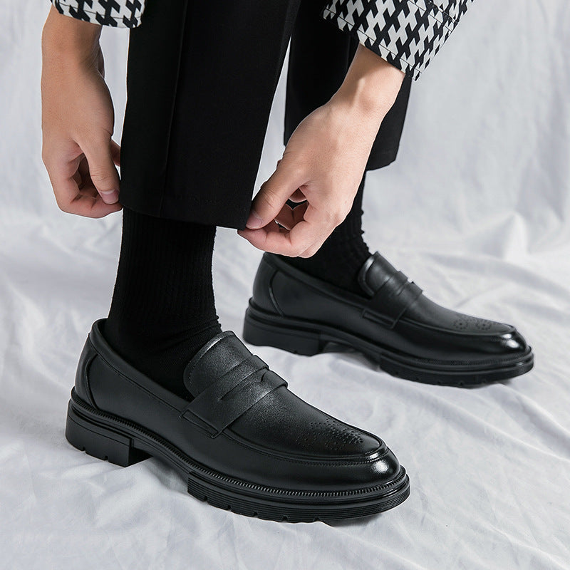 Artisan-Crafted Men's Loafer: Sculpted Brogue Detailing & Refined Silhouette