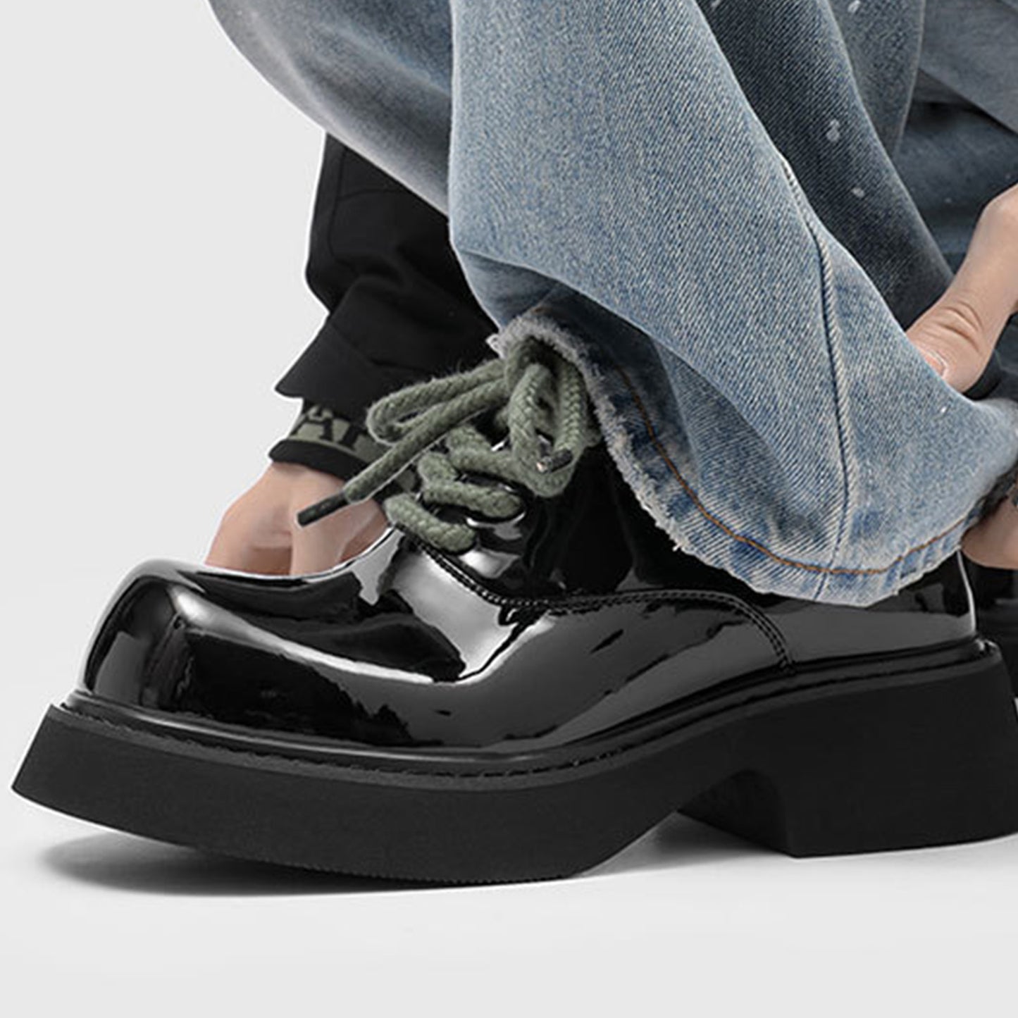 Men's Derby Shoes Chunky-Soled Lace-Up with High-Gloss Finish