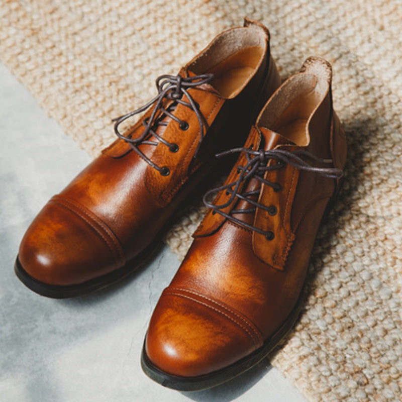 Heritage-Inspired Derby Shoes: Aged Patina & Timeless Three-Eyelet Design