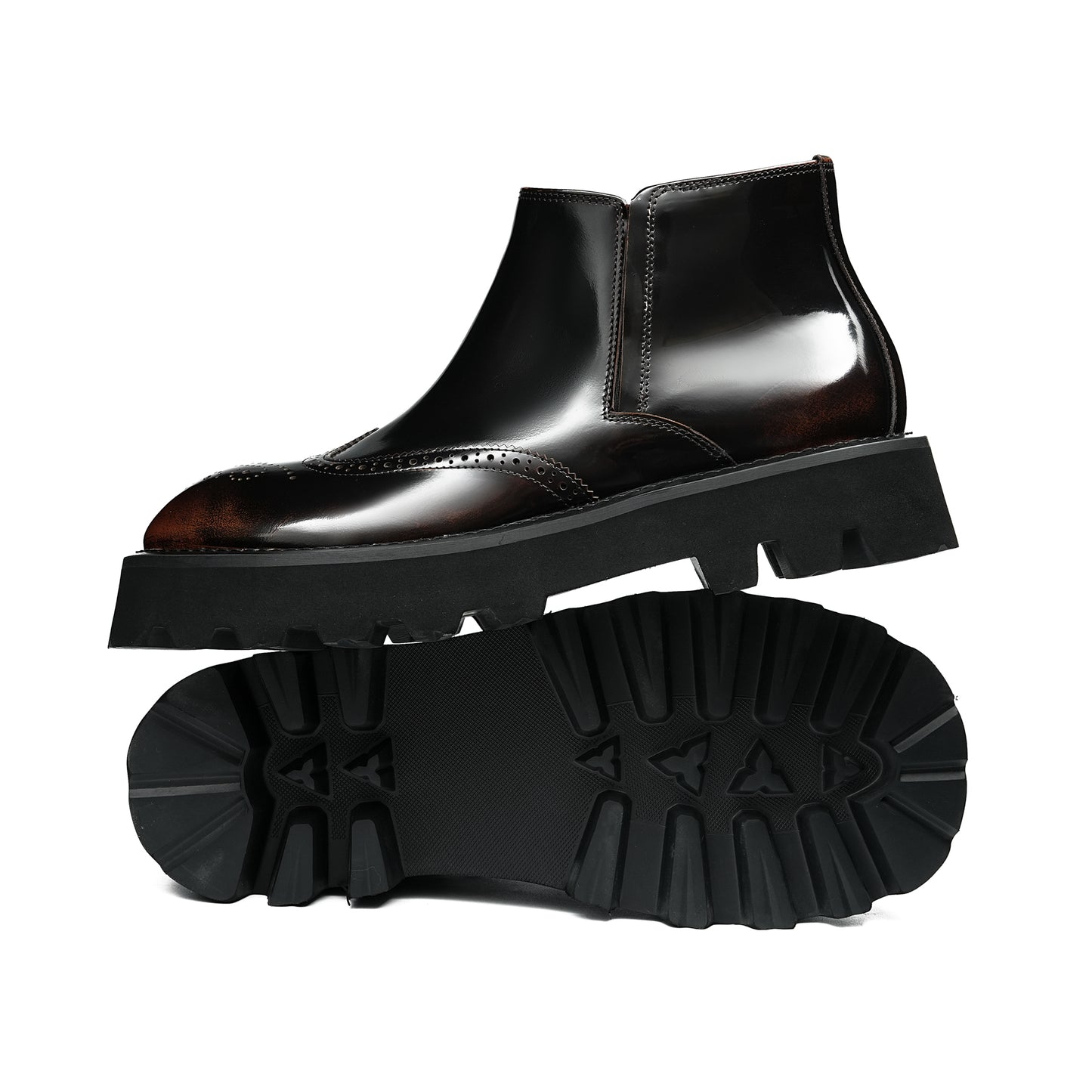 Artisan-Carved Men's Chelsea Boots: Elastic Ankle & Durable Sole Design