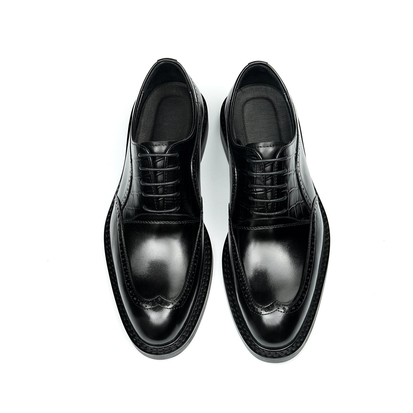 Men's Oxford Shoes: Artisan Broguing & Textured Accent Detailing