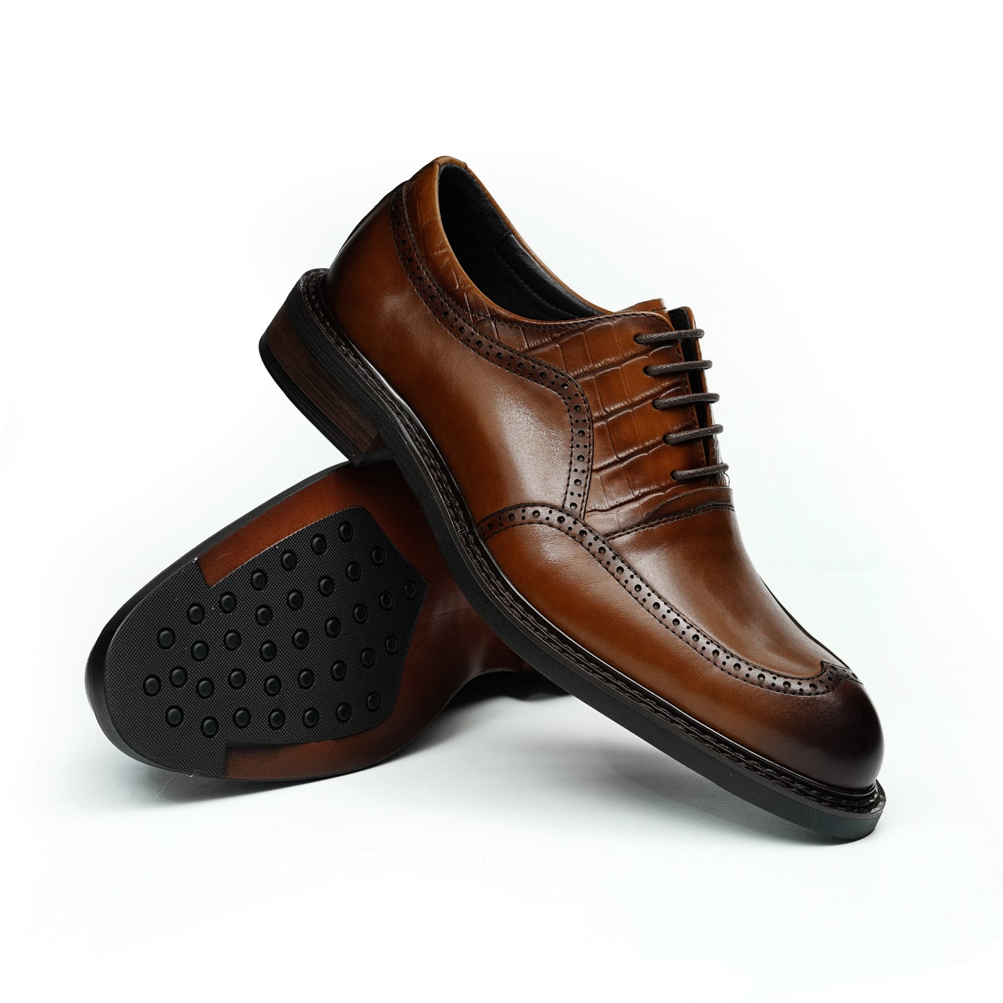 Men's Oxford Shoes: Artisan Broguing & Textured Accent Detailing