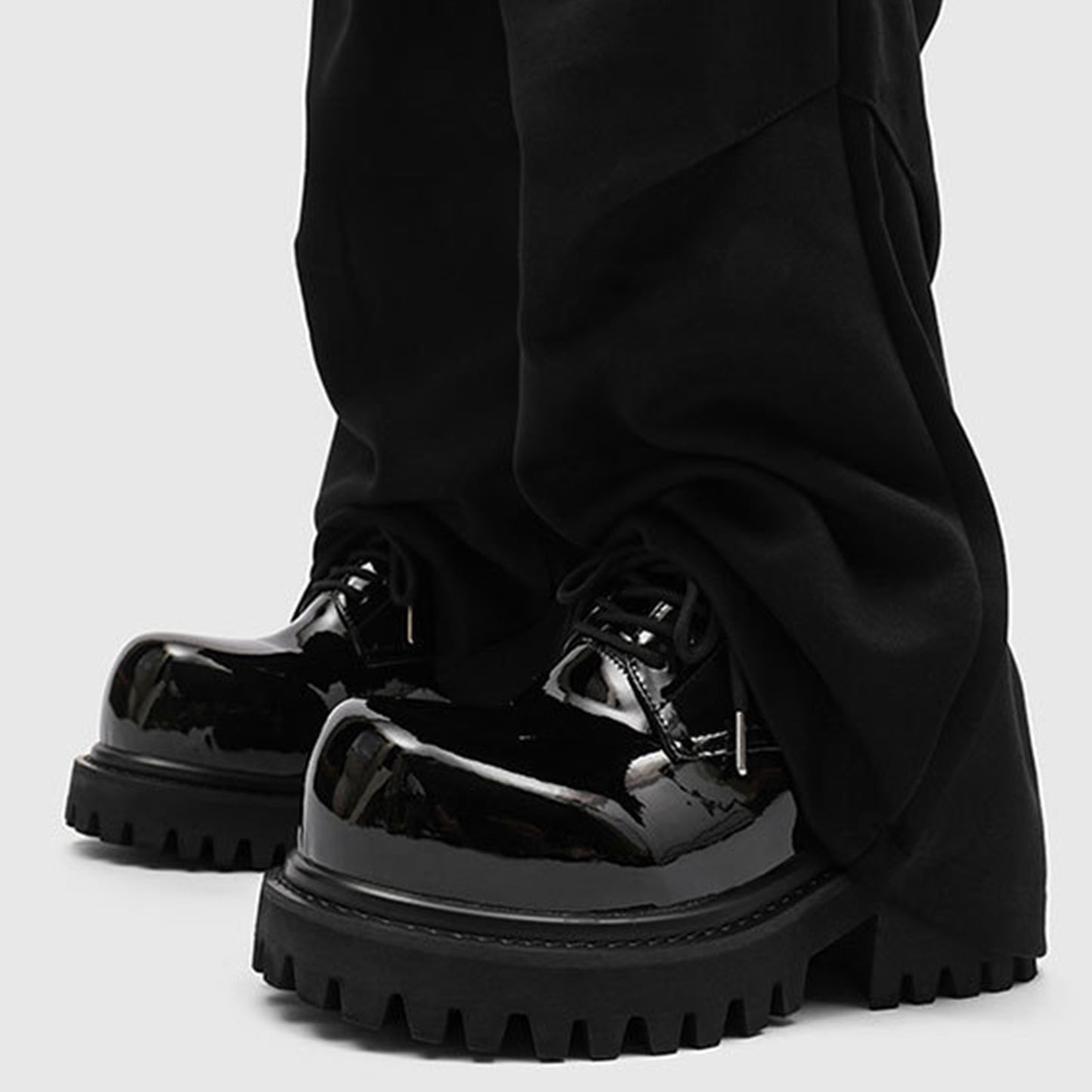 Men's Derby Shoes: Gloss Lace-Up with a Bold & Sculpted Sole