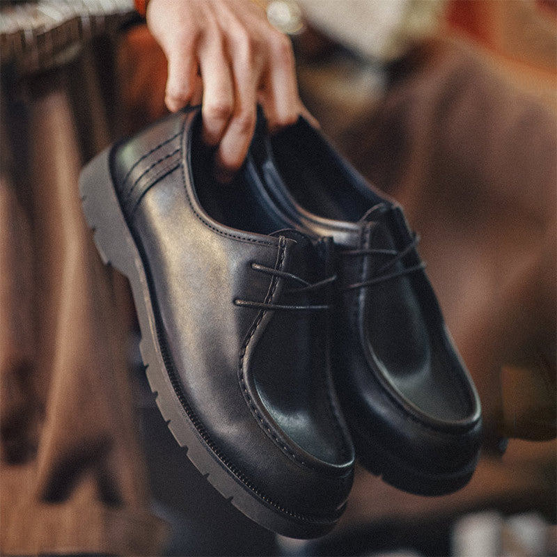 Men's Moccasins Shoes Crush on Retro: Rounded Toe Comfort & Sturdy Sole Design