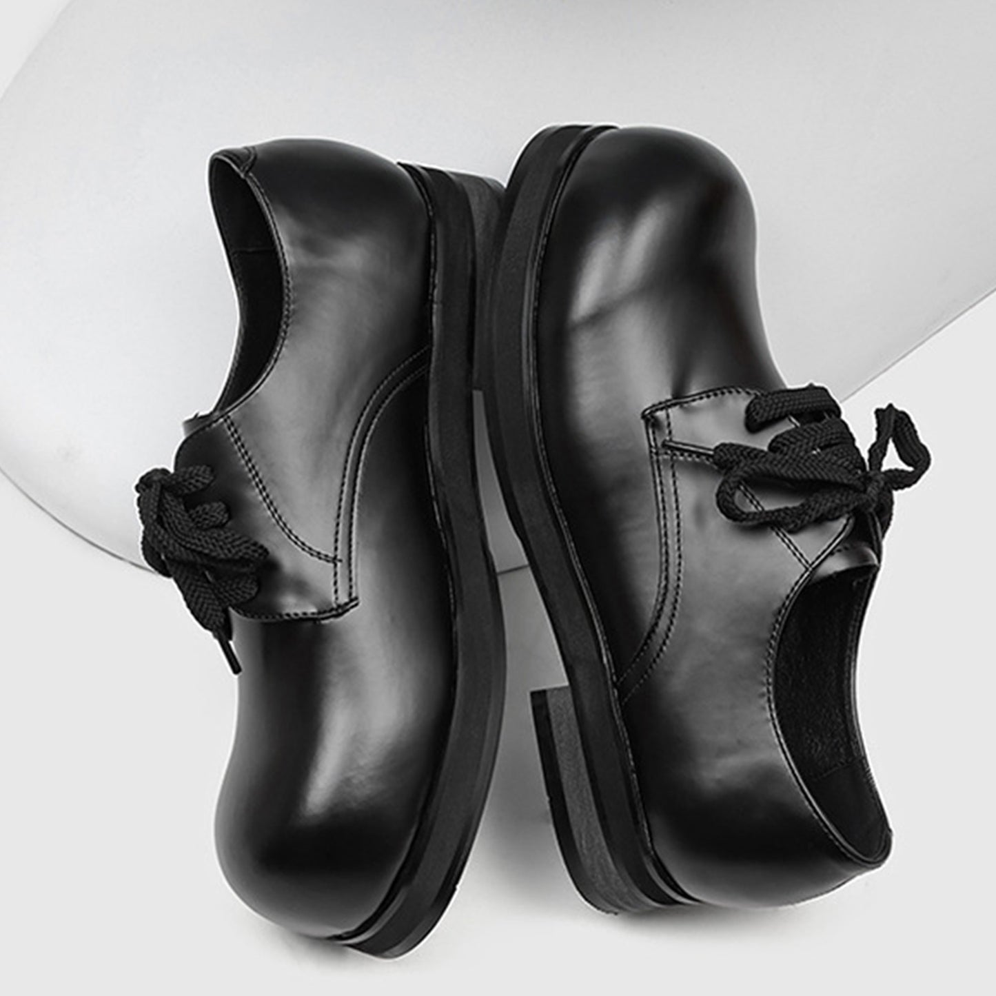 Men's Derby Shoes with a Distinct Rounded Toe & Glossy Finish