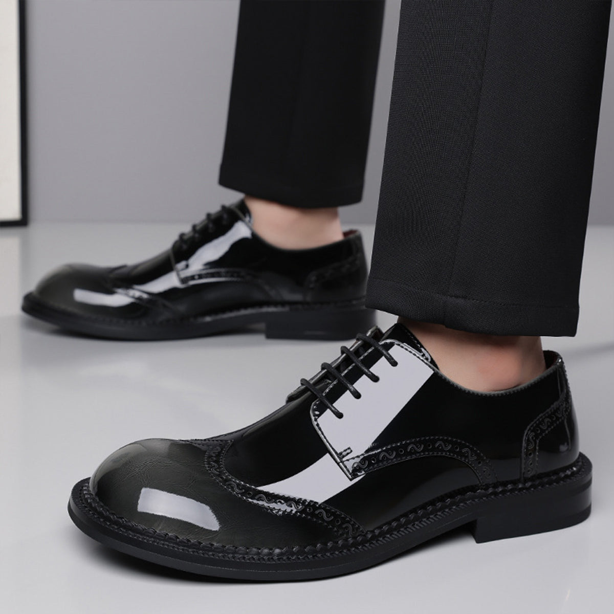 Men's Glossy Brogue Derby Shoes | with Contrast Panels