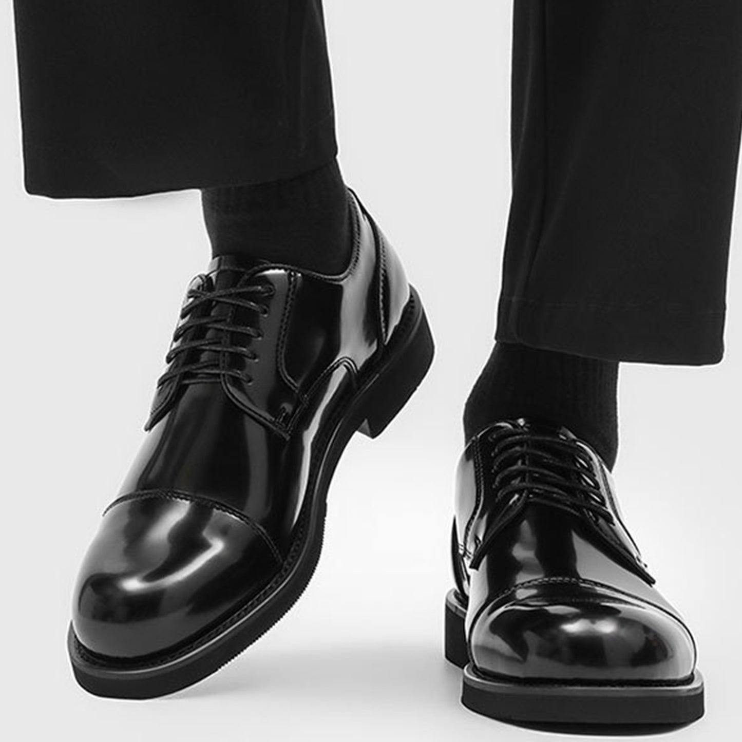 Classic Men's Derby Shoes Cap-Toe with a Polished Finish