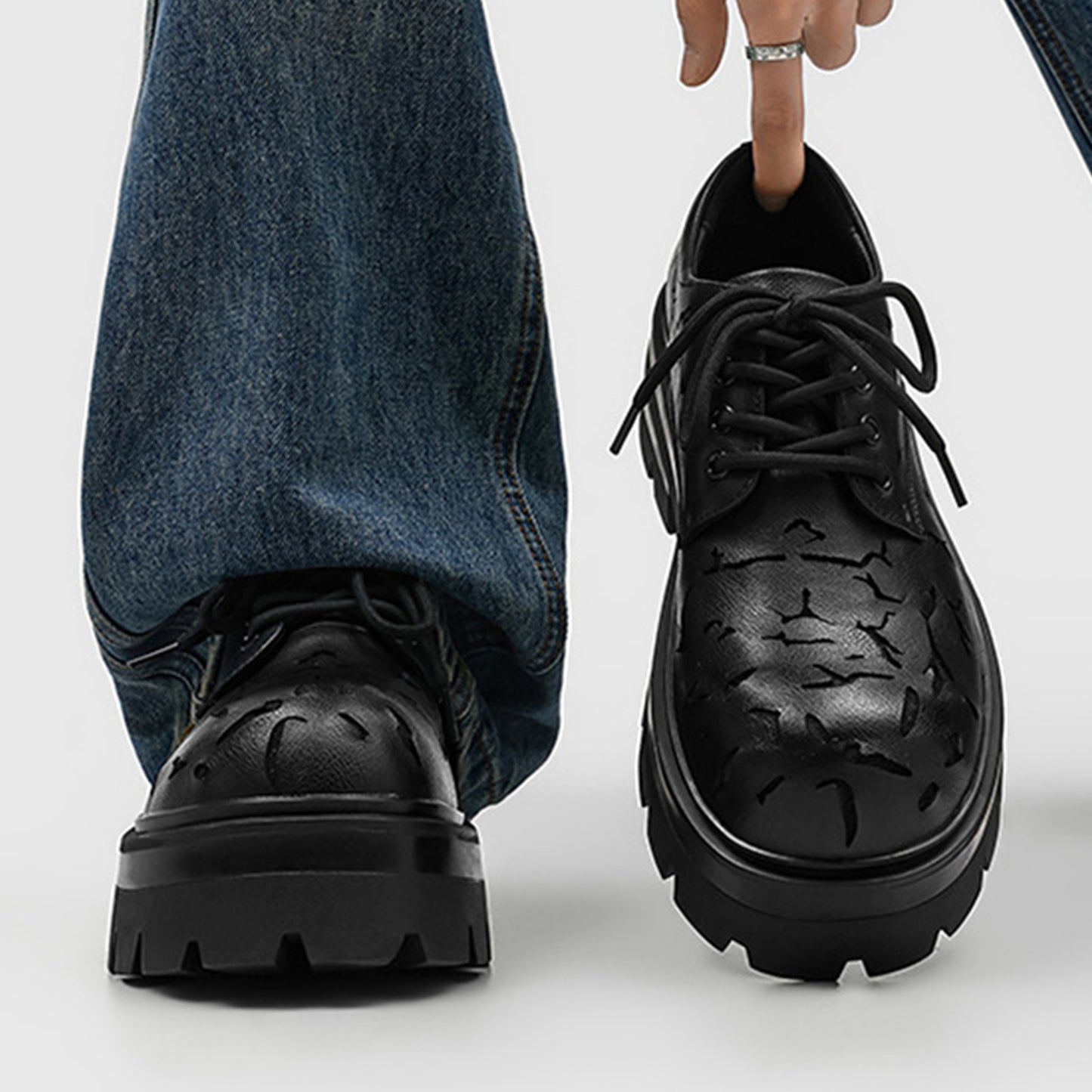 Men's Derbys Shoes: Artistic Cut-Out Pattern & Rugged Sole
