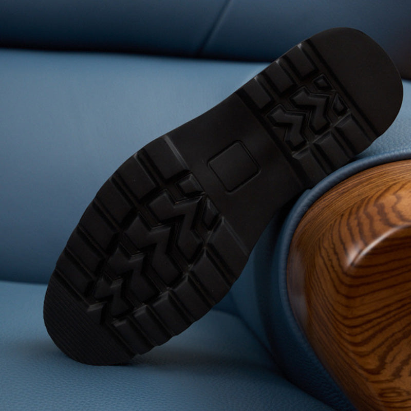 Refined Men's Oxford Shoes: Mirror Shine & Structured Toe Design