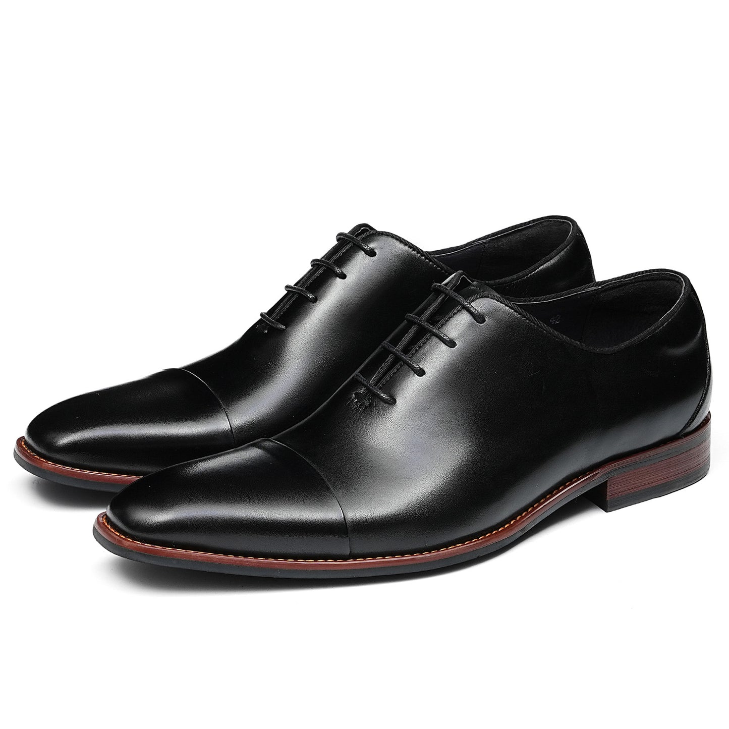 Sophisticated Men's Oxford Shoes with Decorative Edge Stitching