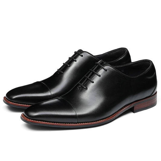 Sophisticated Men's Oxford Shoes with Decorative Edge Stitching