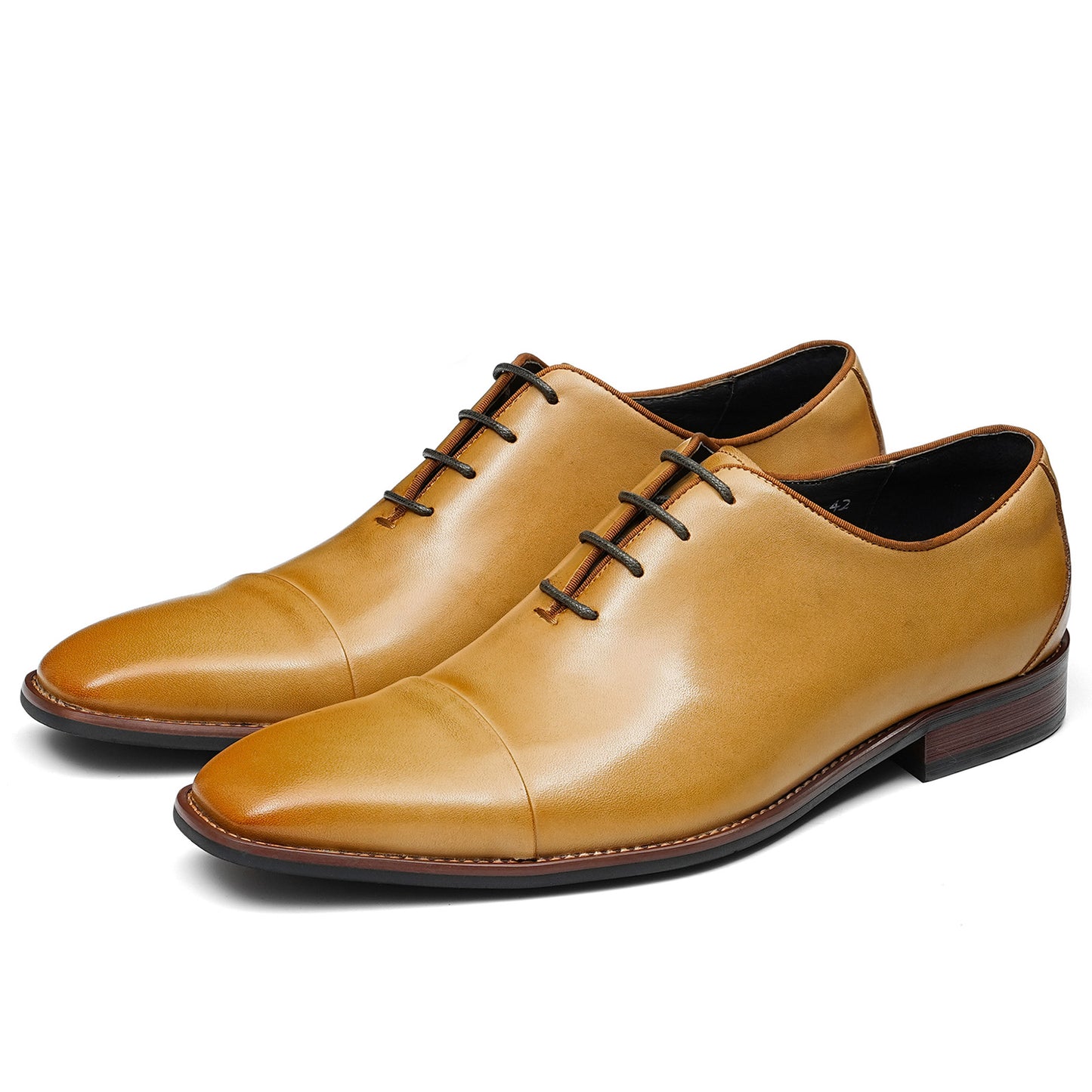 Sophisticated Men's Oxford Shoes with Decorative Edge Stitching