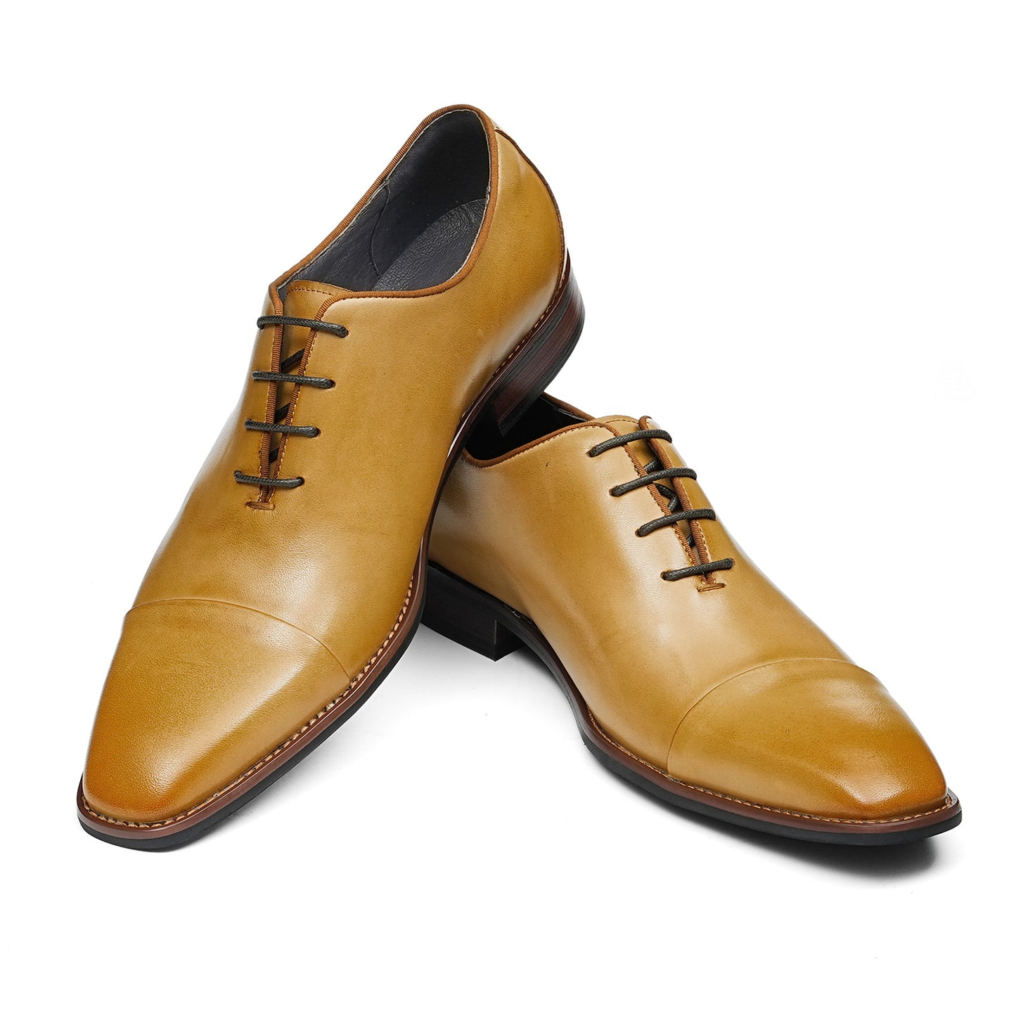 Sophisticated Men's Oxford Shoes with Decorative Edge Stitching