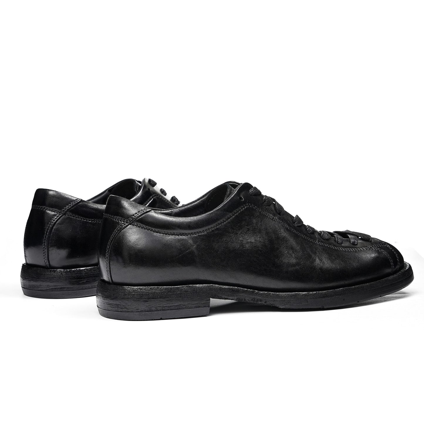 Men's Lace-Up Shoes Horsehide with Distinctive Toe Panel & Contrast Sole