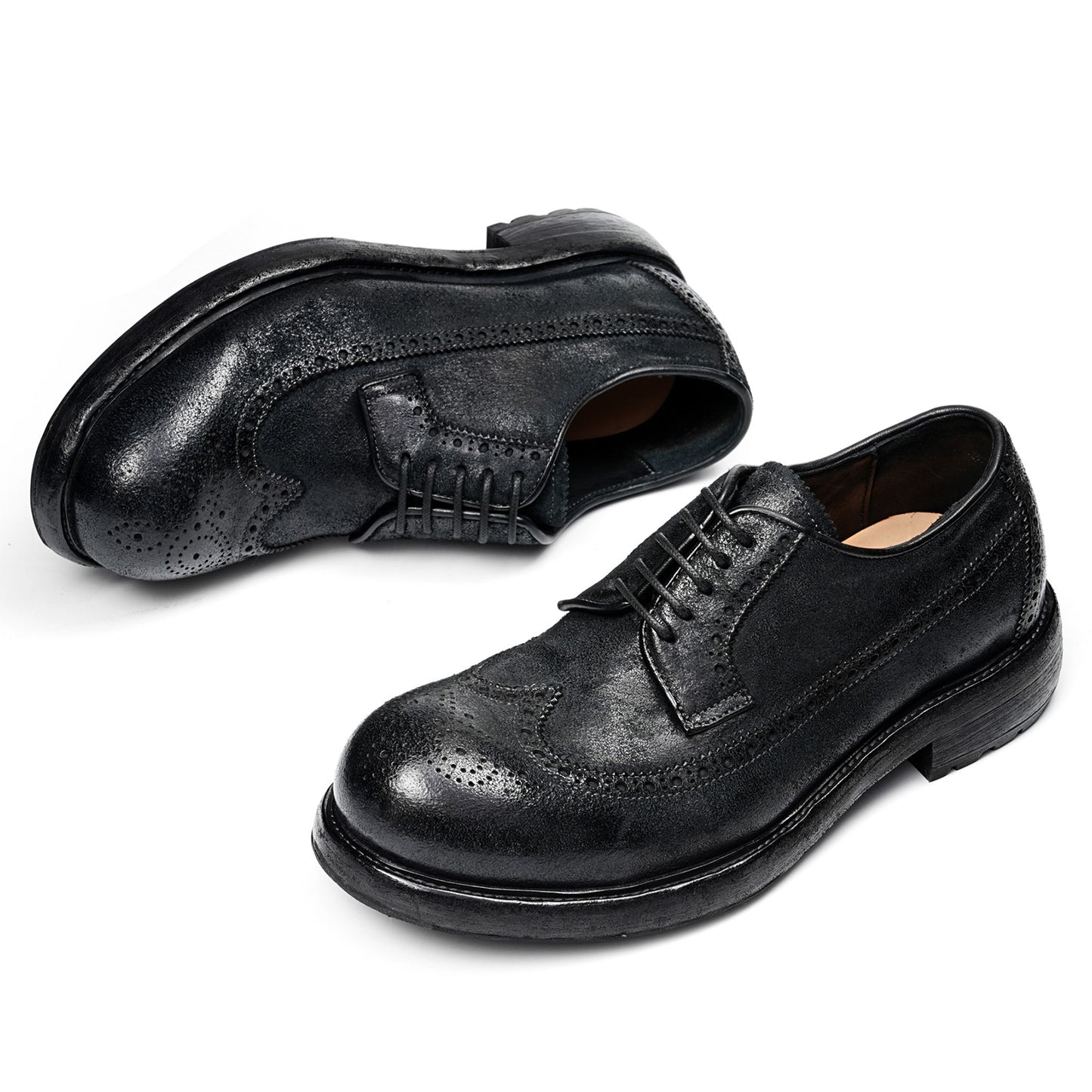 Men's Handcrafted Horsehide Brogue Shoes with Intricate Perforated Patterns