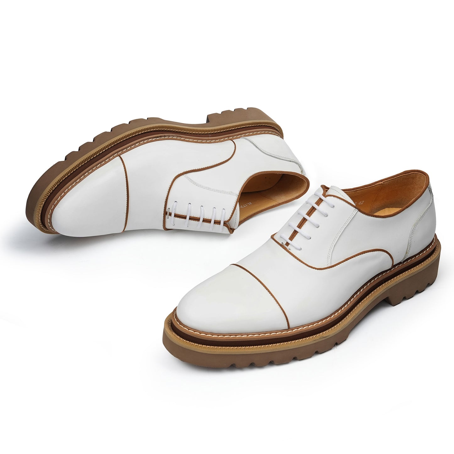 Men's Oxford Shoes: White Lace-Up with Contrast Stitch & Rugged Sole