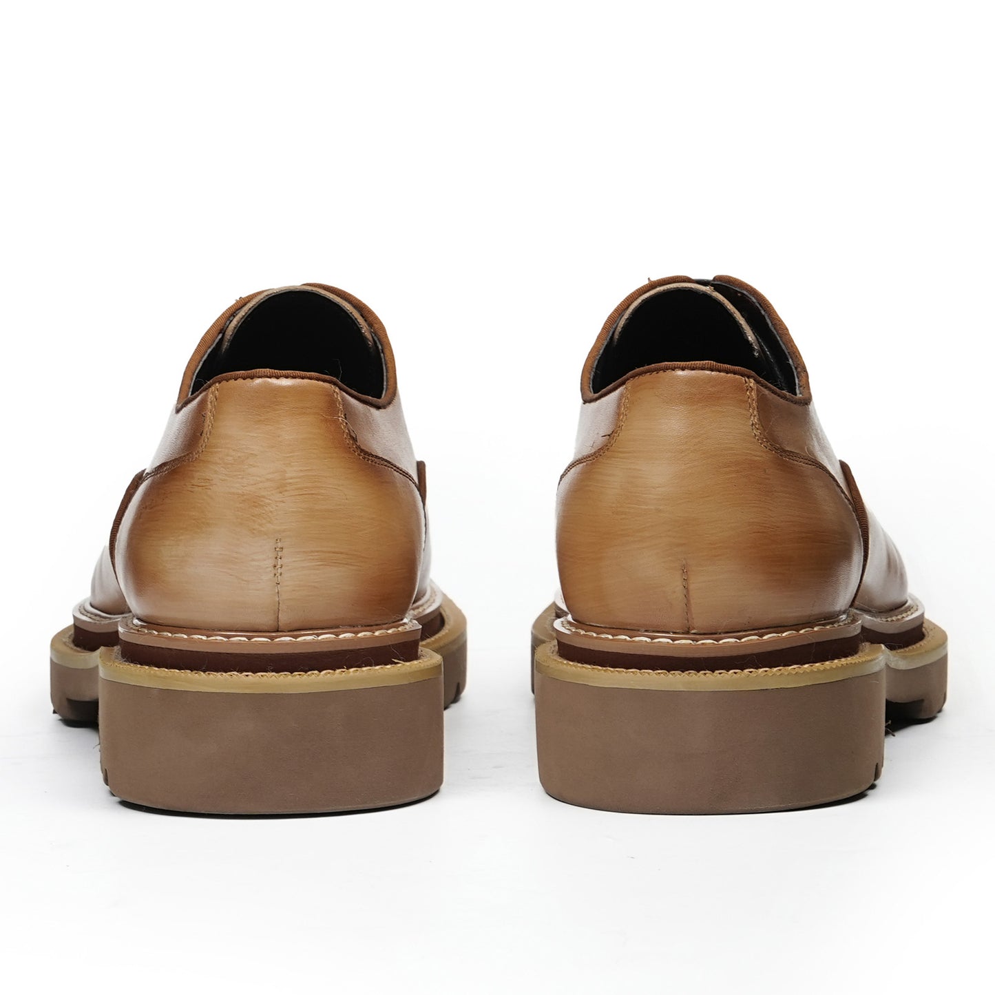 Men's Oxford Shoes: White Lace-Up with Contrast Stitch & Rugged Sole