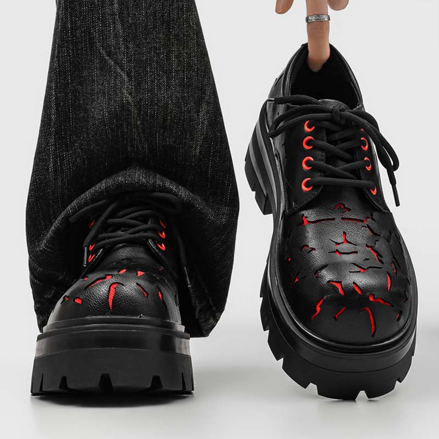 Men's Derbys Shoes: Artistic Cut-Out Pattern & Rugged Sole