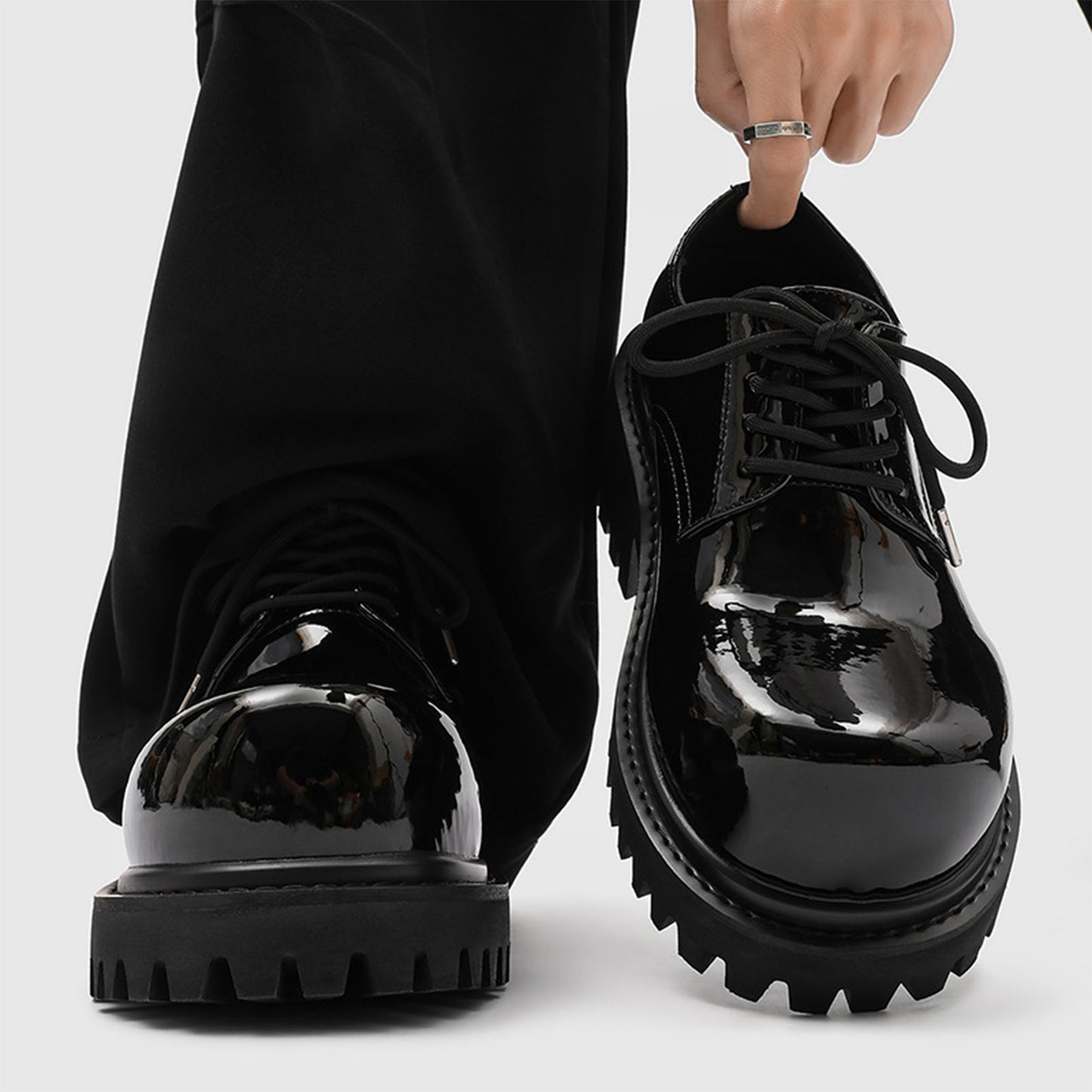 Men's Derby Shoes: Gloss Lace-Up with a Bold & Sculpted Sole